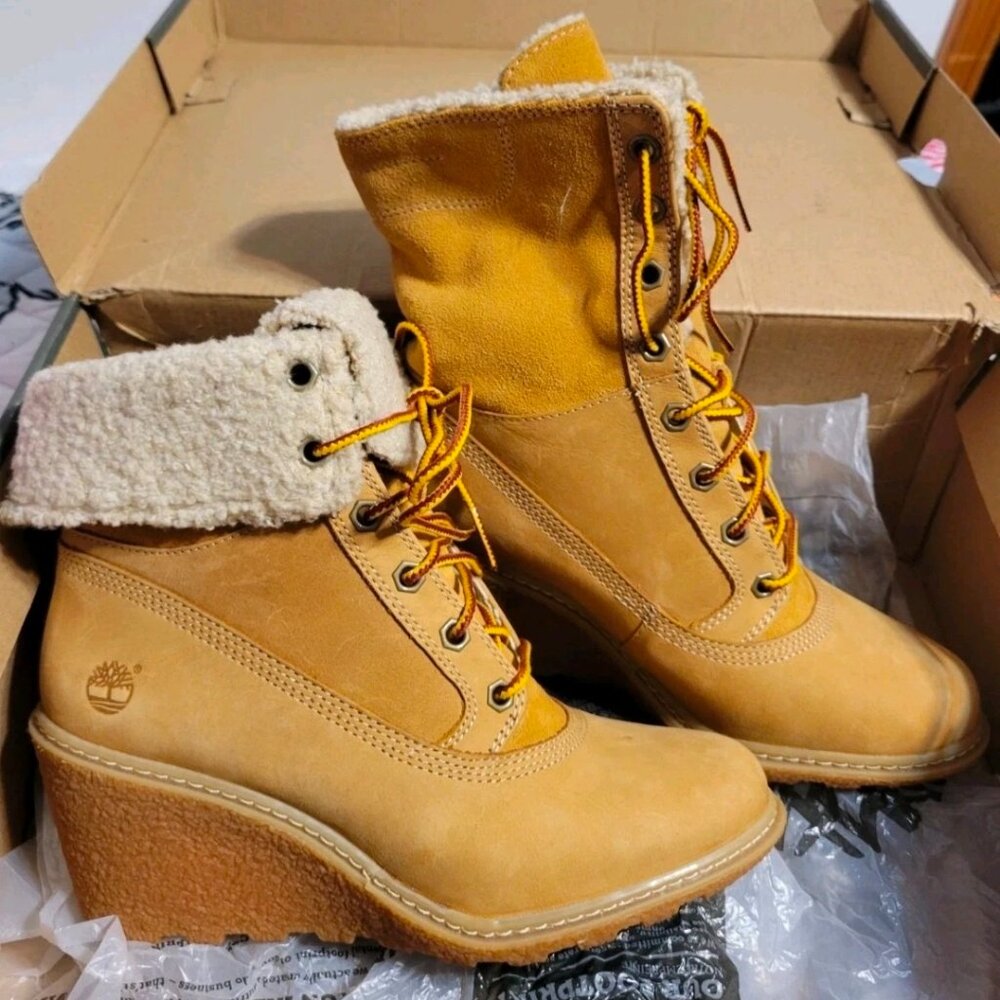 Timberland Brown Lace-Up Boots with Shearling Cuff